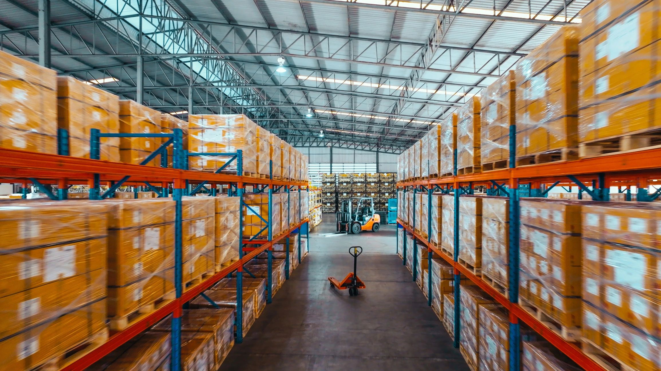 Warehouse storage and packaged goods for coordinated delivery